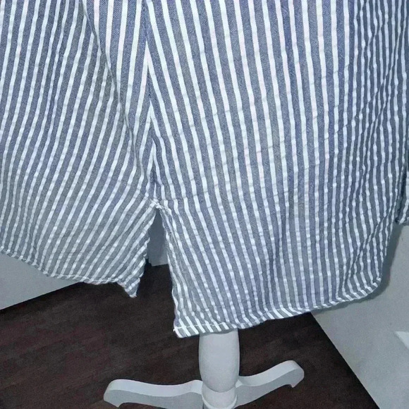 Peck and Peck Button Down,long sleeve shirt, railroad striped, w back tie detail - Picture 5 of 7